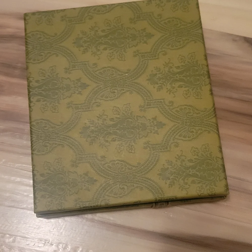 Elegant Green Gift Wrap with Ribbon